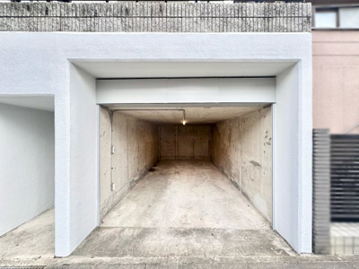 【駐車場】 | 宇治市広野町宮谷　中古戸建 | 車庫：20.35㎡
【高さ：2080ｍｍ　幅：2900ｍｍ　奥行：5870ｍｍ】