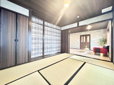 【和室】 | 宇治市広野町宮谷　中古戸建 | 【和室6帖】道路より高い位置に建てられており、外からの視線を気にすることなくゆったり寛げます。