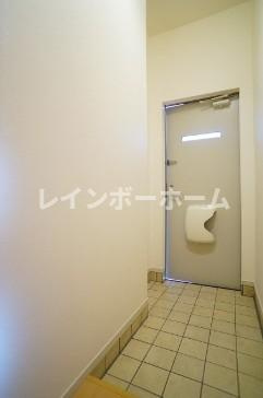 鎌ケ谷市新鎌ケ谷４丁目のアパートの玄関