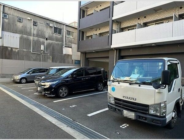 エスリード弁天町ベイコートの駐車場