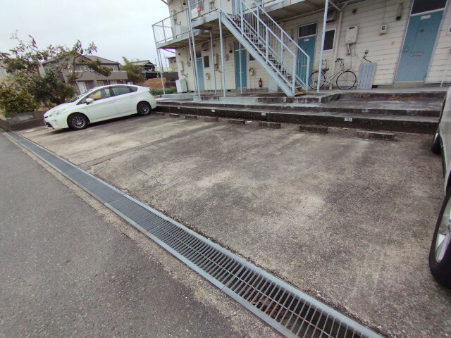 パクスフォーレ上地の駐車場