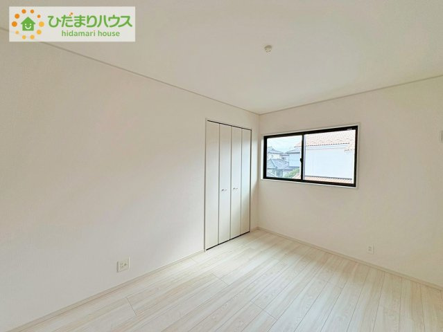 高萩市高浜町の洋室|机にベットを置けば子供部屋の完成です！