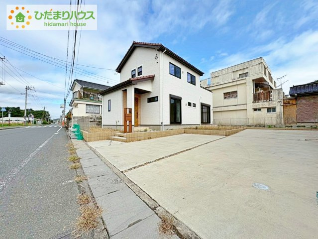 高萩市高浜町の駐車場|ゆったりとしたカースペースで、ファミリーカーや軽自動車もラクラク駐車出来ますね♪