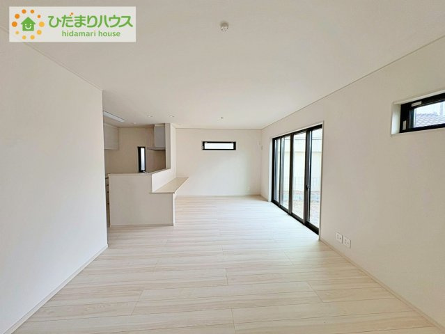 高萩市高浜町の居間・リビング|お子様が元気に遊べる広々としたリビングです。