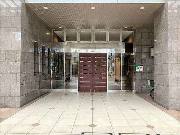 キングスクエアランドレックスC棟のエントランス