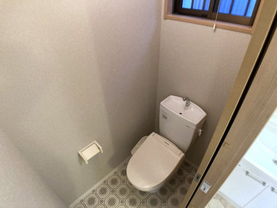 【トイレ】 | 浜添アパート北棟 | 温水洗浄便座付きのトイレ