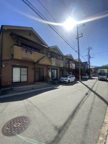 京都市西京区大枝東長町の前面道路含む現地写真|整然と住宅の立ち並ぶ、落ち着いた雰囲気の住宅地です。