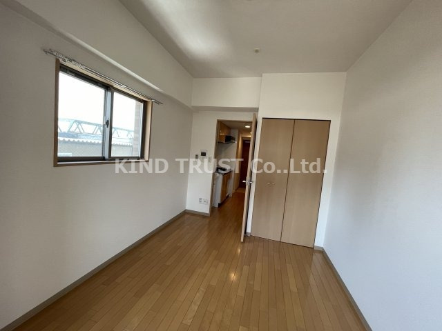 エステムコート梅田・天神橋リバーフロントの居間・リビング|二面採光で明るい角部屋です