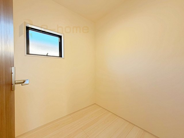 ひたちなか市阿字ヶ浦町5期　新築戸建て　1号棟の収納|2階に大容量の収納スペース！ホールから出入り可能な便利な空間♪