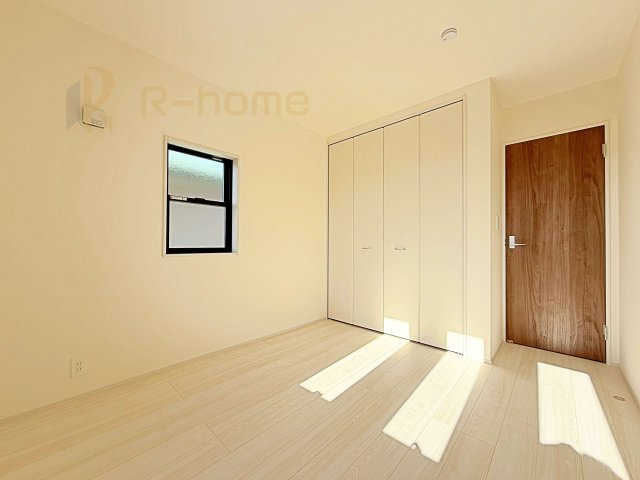 ひたちなか市阿字ヶ浦町5期　新築戸建て　1号棟の洋室|全居室に収納を完備♪スッキリとした快適な居住空間を確保！