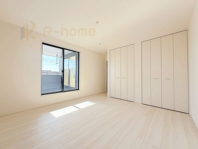 ひたちなか市阿字ヶ浦町5期　新築戸建て　1号棟の洋室|どんな部屋家具も合わせやすいシンプルな洋室！
たっぷりの日差しと心地よい風が舞い込む住まい♪