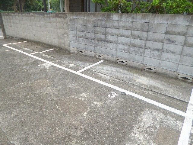 メゾン富士の駐車場|★バイク置場あり★　★400CCまで相談可★