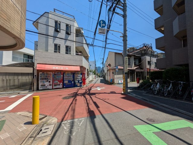 ルーブル中野坂上参番館の現況写真|前面道路