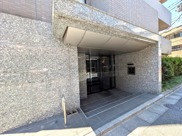 ルーブル中野坂上参番館のエントランス