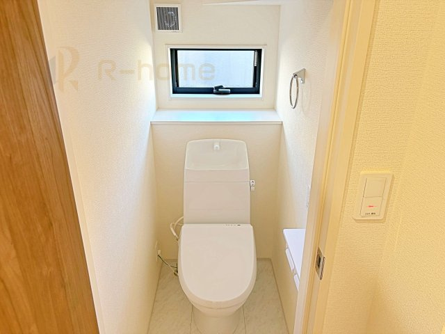 ひたちなか市阿字ヶ浦町5期　新築戸建て　2号棟のトイレ|温水洗浄便座付きのトイレ。
トイレが２ヵ所設置で朝の忙しい時間でも安心です。