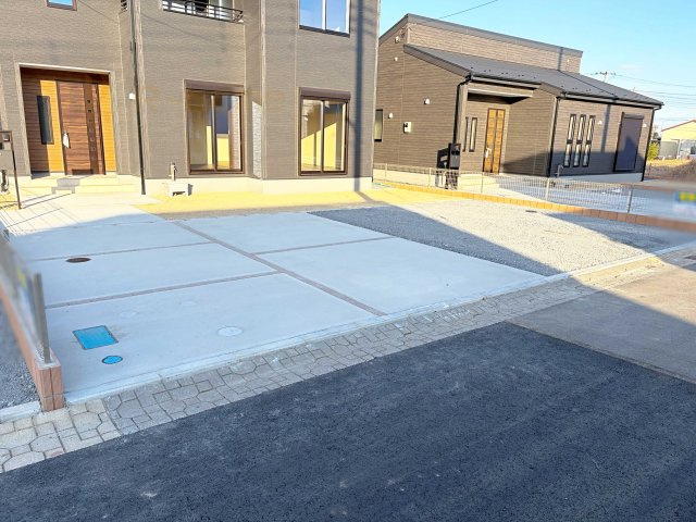 ひたちなか市阿字ヶ浦町5期　新築戸建て　2号棟の駐車場|4台駐車できるカースペース！