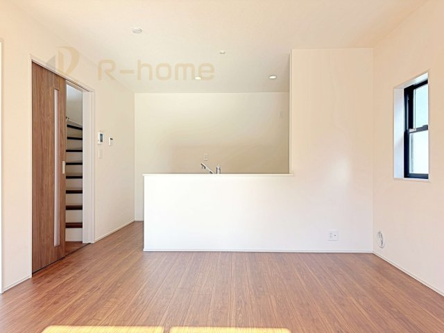 ひたちなか市阿字ヶ浦町5期　新築戸建て　2号棟のキッチン|リビングで遊ぶお子様にも目が届くカウンターキッチン！