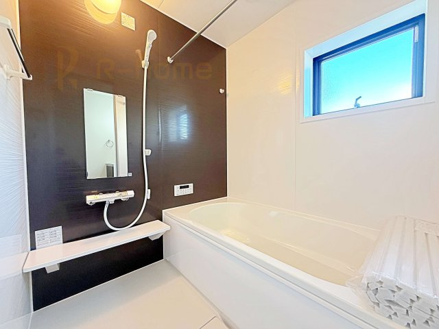 ひたちなか市阿字ヶ浦町5期　新築戸建て　2号棟の浴室|足を伸ばしてもゆったりできるバスルーム♪機能性も取り入れて使い易さも保証します♪