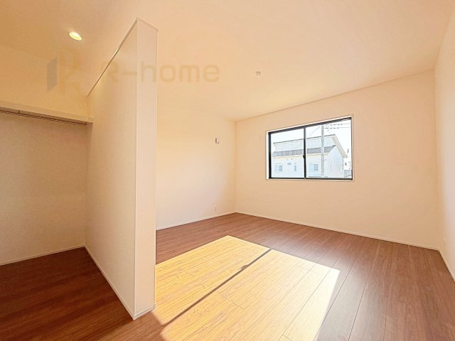 ひたちなか市阿字ヶ浦町5期　新築戸建て　2号棟の洋室|収納便利なウォークインクローゼット付きの洋室♪
明るく風通しの良いお部屋です♪
