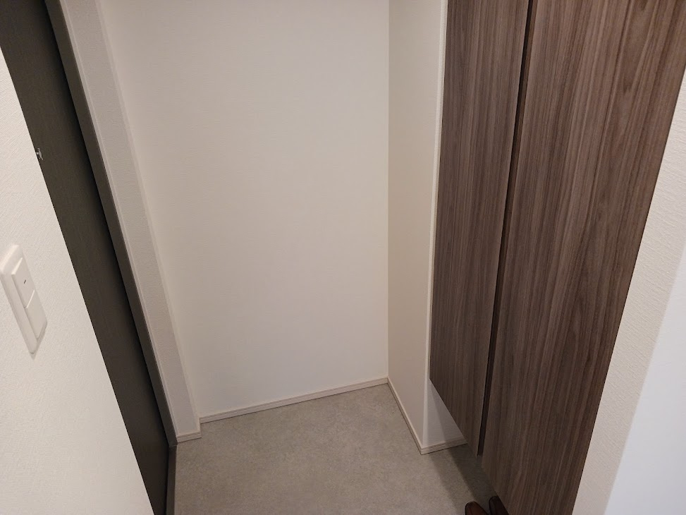 エヌステージ西船橋市川の設備|落ち着いた玄関です