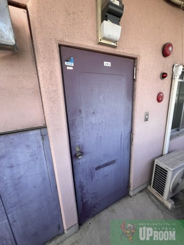 信濃ハイツの玄関