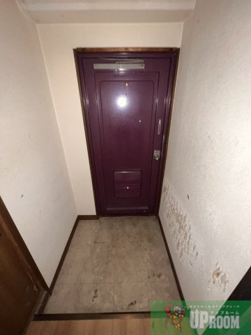 信濃ハイツの玄関