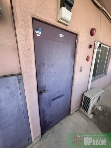 信濃ハイツの玄関