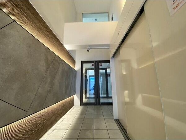 U residence 弁天町　(是空弁天)のエントランス