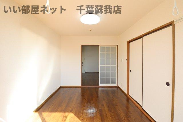 サニーコート国分寺台の居間・リビング|ゆったりとしたリビングです