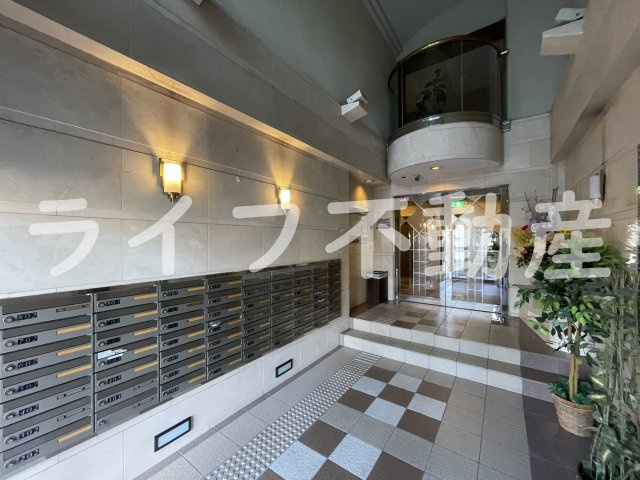 パークモダン高井田のエントランス|ゆとりのあるエントランスです