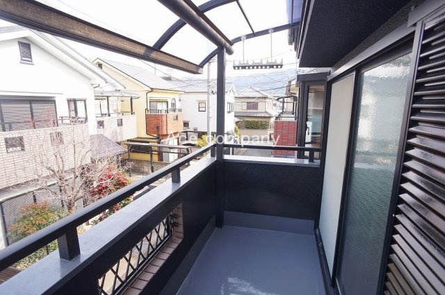 【バルコニー】 | 八尾市刑部2丁目 | 【2階：洋室7.5帖】に面したバルコニー☆防水塗装済み☆雨除けテラス屋根付きです☆