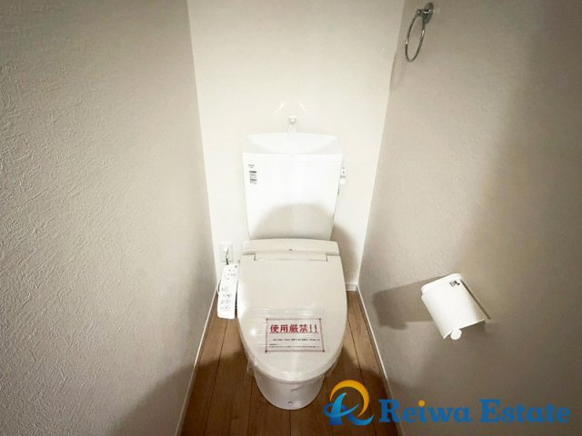 新築戸建　茅ヶ崎市高田1丁目のトイレ|様々な機能が付いた温水洗浄便座。