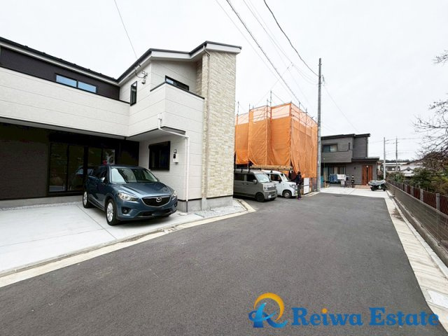 新築戸建　茅ヶ崎市高田1丁目の前面道路含む現地写真|駐車スペースでBBQやお子様のプールを楽しむことも出来ます。

