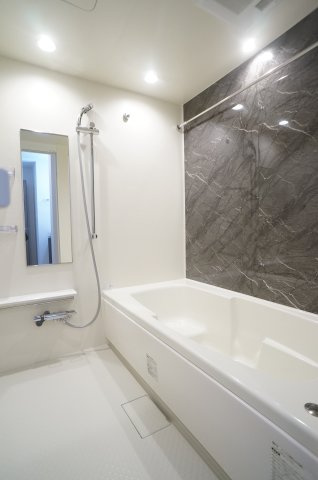 ソレイユ（中筋７丁目）の浴室