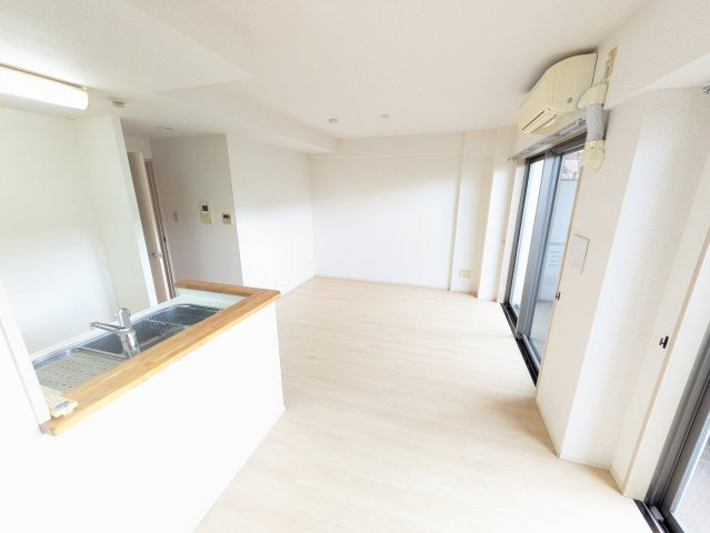 第16シントウキョウビルの居間・リビング