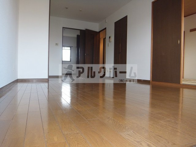 バンシャイン法善寺の居間・リビング