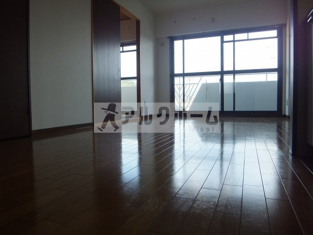 バンシャイン法善寺の居間・リビング