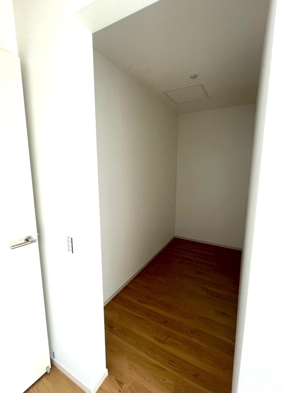 ＪＲ奈良線「ＪＲ藤森」駅まで徒歩１２分◆並列駐車２台可能◆伏見深草大亀万帖敷町４期の洋室|ウォークインクローゼット