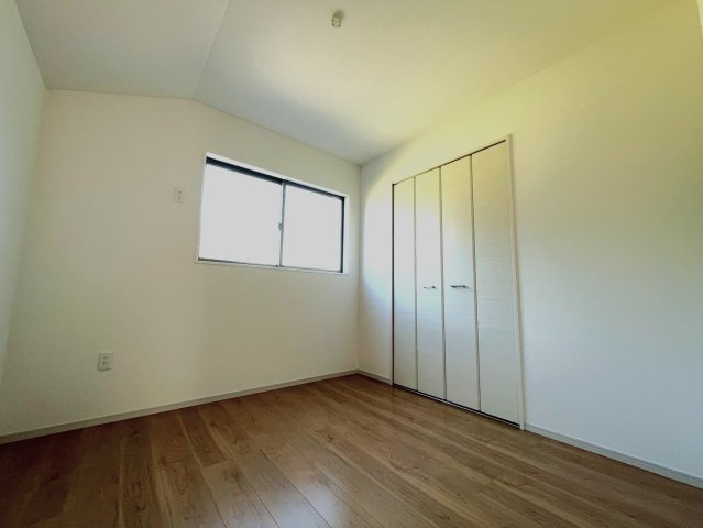 ＪＲ奈良線「ＪＲ藤森」駅まで徒歩１２分◆並列駐車２台可能◆伏見深草大亀万帖敷町４期の洋室|洋室