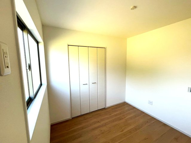 ＪＲ奈良線「ＪＲ藤森」駅まで徒歩１２分◆並列駐車２台可能◆伏見深草大亀万帖敷町４期の洋室|洋室