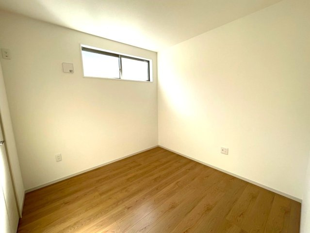 ＪＲ奈良線「ＪＲ藤森」駅まで徒歩１２分◆並列駐車２台可能◆伏見深草大亀万帖敷町４期の洋室|洋室