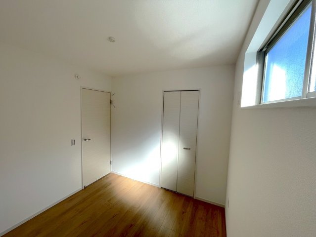 ＪＲ奈良線「ＪＲ藤森」駅まで徒歩１２分◆並列駐車２台可能◆伏見深草大亀万帖敷町４期の洋室|洋室