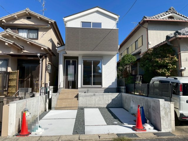 ＪＲ奈良線「ＪＲ藤森」駅まで徒歩１２分◆並列駐車２台可能◆伏見深草大亀万帖敷町４期の外観|外観