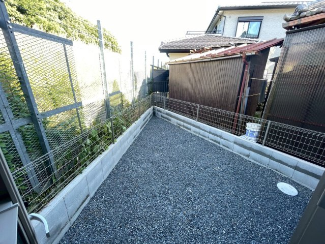 ＪＲ奈良線「ＪＲ藤森」駅まで徒歩１２分◆並列駐車２台可能◆伏見深草大亀万帖敷町４期の庭|庭