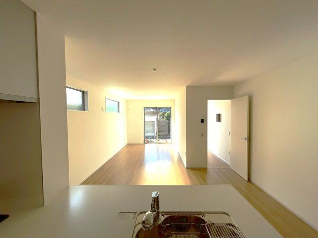 ＪＲ奈良線「ＪＲ藤森」駅まで徒歩１２分◆並列駐車２台可能◆伏見深草大亀万帖敷町４期の居間・リビング|リビング