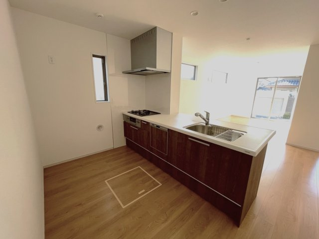 ＪＲ奈良線「ＪＲ藤森」駅まで徒歩１２分◆並列駐車２台可能◆伏見深草大亀万帖敷町４期のキッチン|キッチン