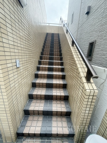 芝ハイツのロビー|共用階段です。