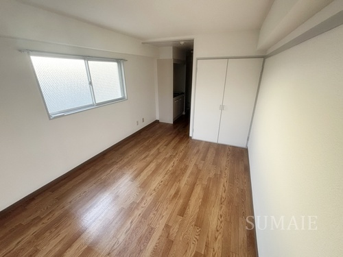 芝ハイツの洋室|使いやすいリビングです