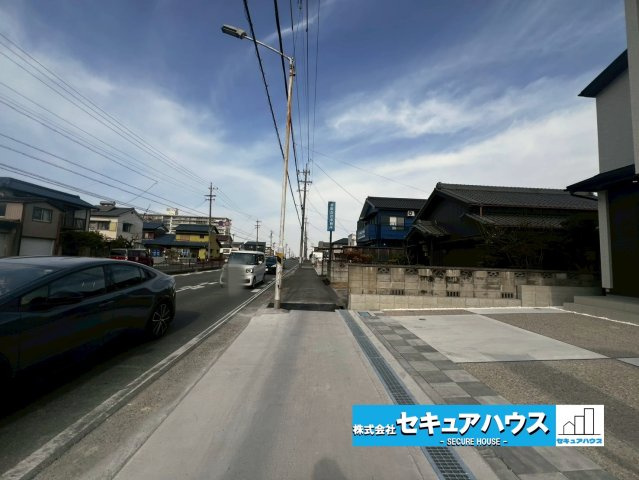 【今からご案内可能】知多市つつじが丘3丁目　全2棟の前面道路含む現地写真|事前予約にて現地ご見学いただけます！お気軽にお問い合わせください♪
■株式会社　セキュアハウス■
住宅ローンに強く、知識、経験豊富なスタッフ在籍
お客様に寄り添い、ご成約後もサポート致します。
