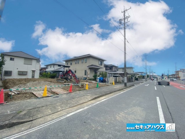 【同施工物件ご案内可能】知多市つつじが丘3丁目　全2棟の前面道路含む現地写真|事前予約にて現地ご見学いただけます！お気軽にお問い合わせください♪
■株式会社　セキュアハウス■
住宅ローンに強く、知識、経験豊富なスタッフ在籍
お客様に寄り添い、ご成約後もサポート致します。